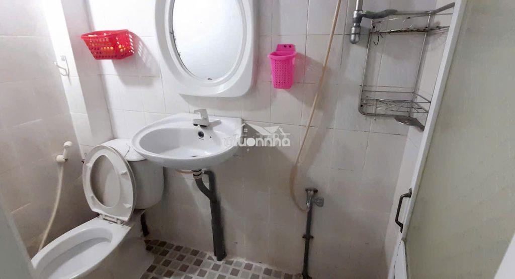 Phòng rộng, gồm 2 phòng, lối riêng giờ tự do, ngay nguyễn thái sơn, gv - 3