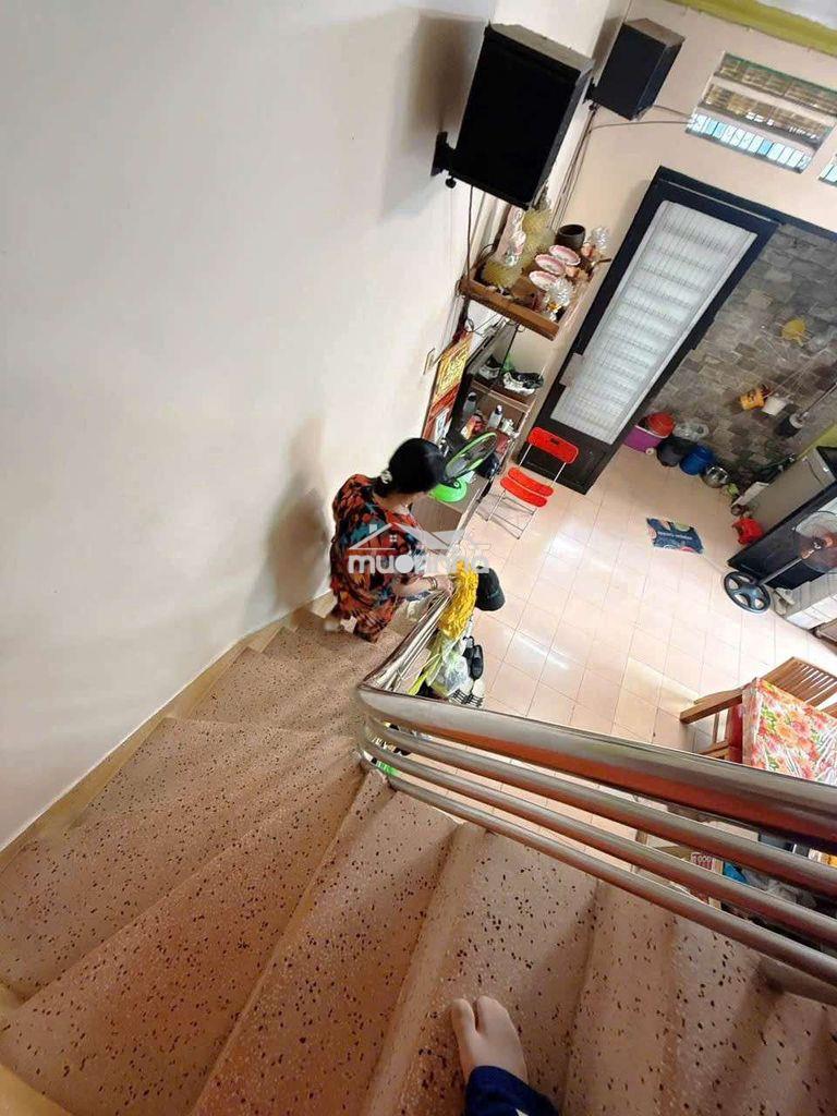 P4 q8 vị trí vàng - 30m2 đất hiện hữu hoàn công đủ - 20m ra mt - 4