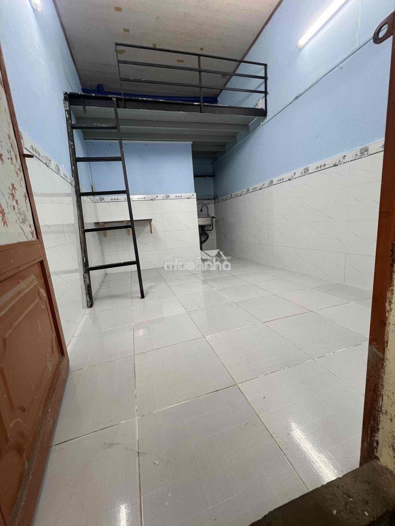 Phòng trọ dưới trệt âu cơ 18m2 - 3