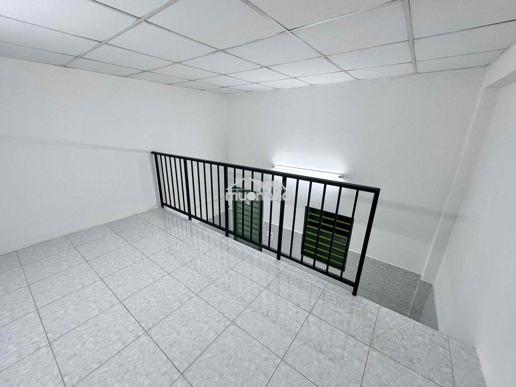 Duplex rộng 25m2 - gác cao 2m nằm ngay ngã tư hàng xanh tiện qua q1 - 2