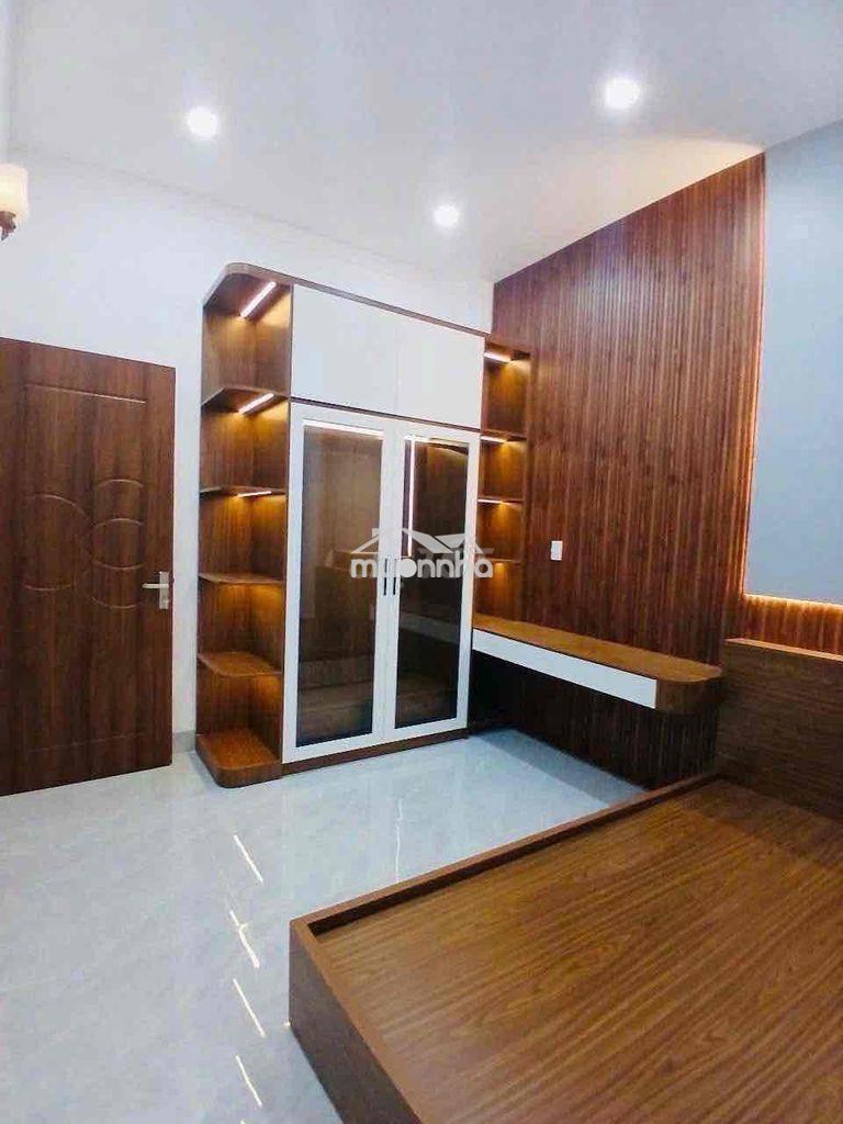 Bán nhà trung tâm gần vòng xoay hiệp thành 3 - 4