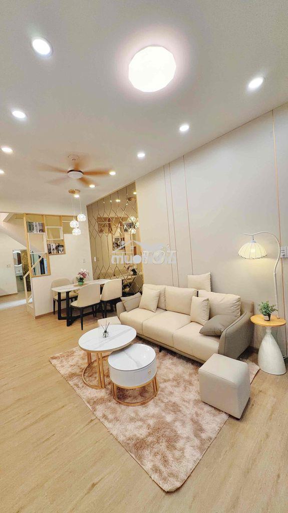 Bán nhà trung tâm q10 ( cách mặt tiền vài mét 2 cửa thoát hiểm )