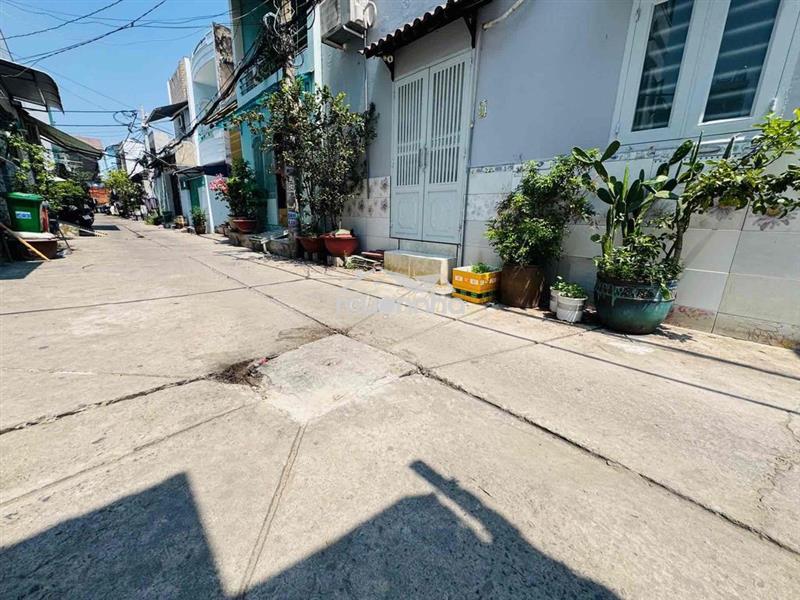 Nhà 2 tầng ngay bình trị đông- 35m2- hẻm xe hơi thông- khu dân trí cao