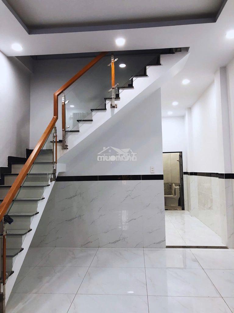 Chủ cho thuê nhà mới dt:4x13 giá 10tr/thg lầu ,hbc,tđ
