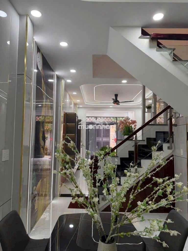Nhà 3 tầng đường tân chánh hiệp 08, p tch q12, dt 58m2.hẻm ôtô 5,55tỷ
- 2