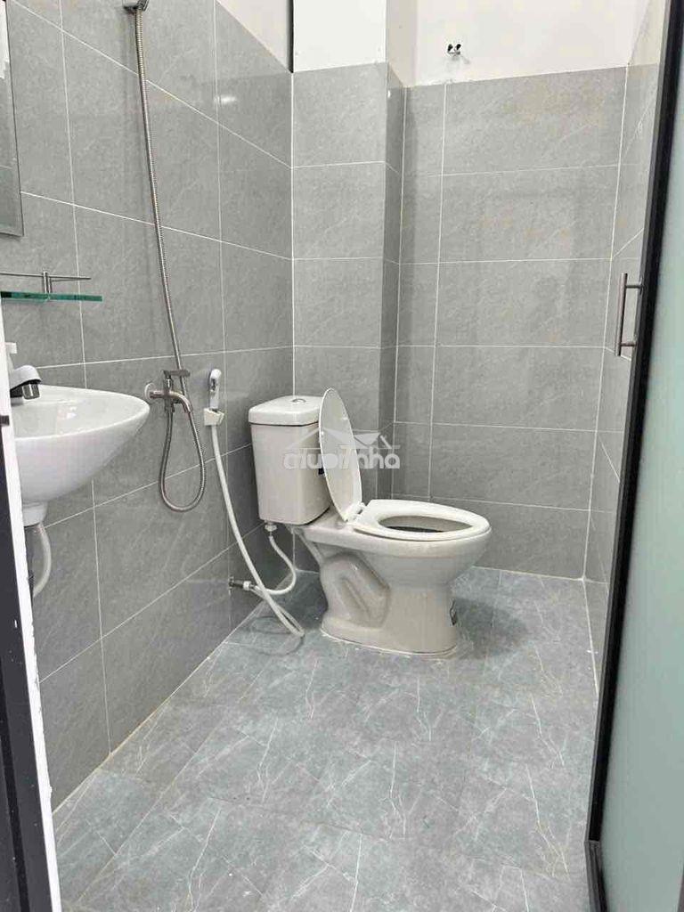 Phòng rộng có ban công 30m2 full nội thất mt tân sơn - 2