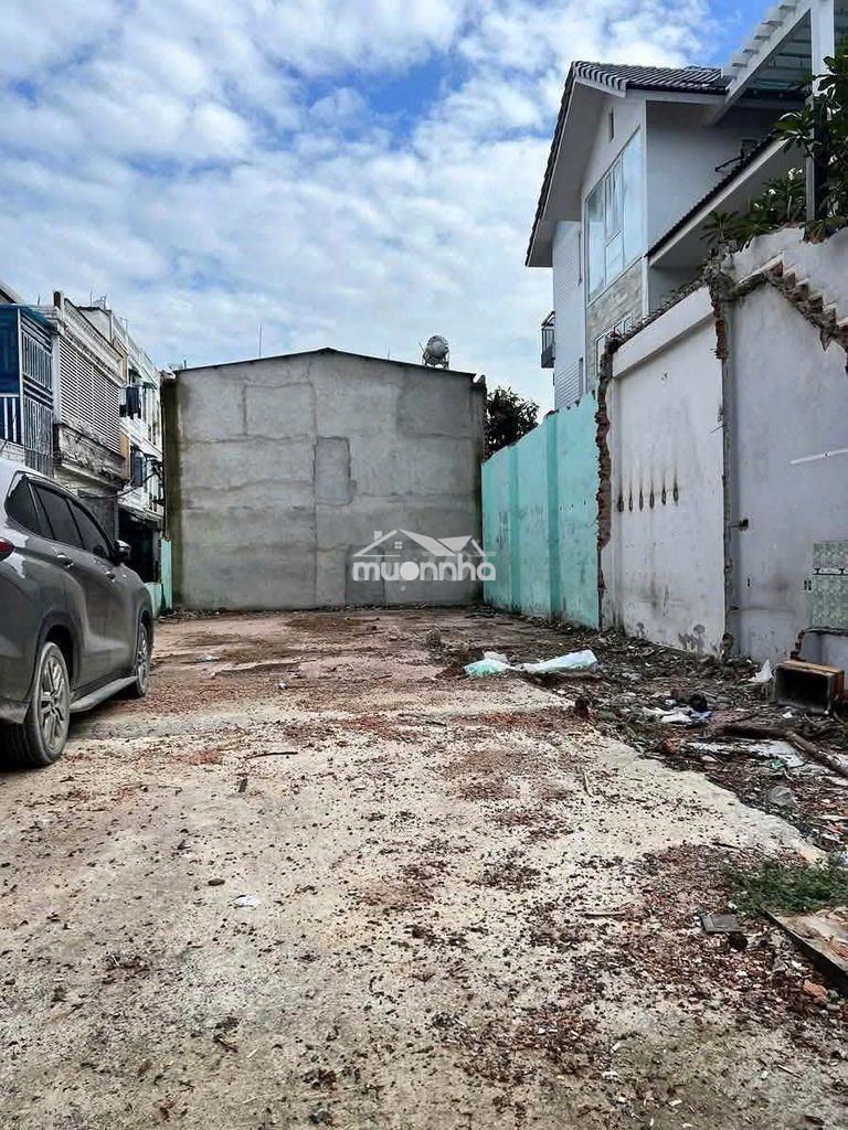 Bán liền trả nợ
