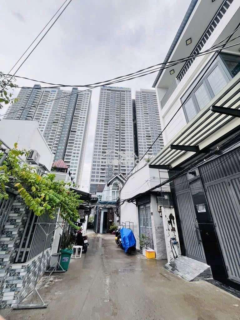 Bán nhà 76m2 hẻm 672b huỳnh tấn phát gần cầu phú mỹ sổ riêng hẻm to xh
