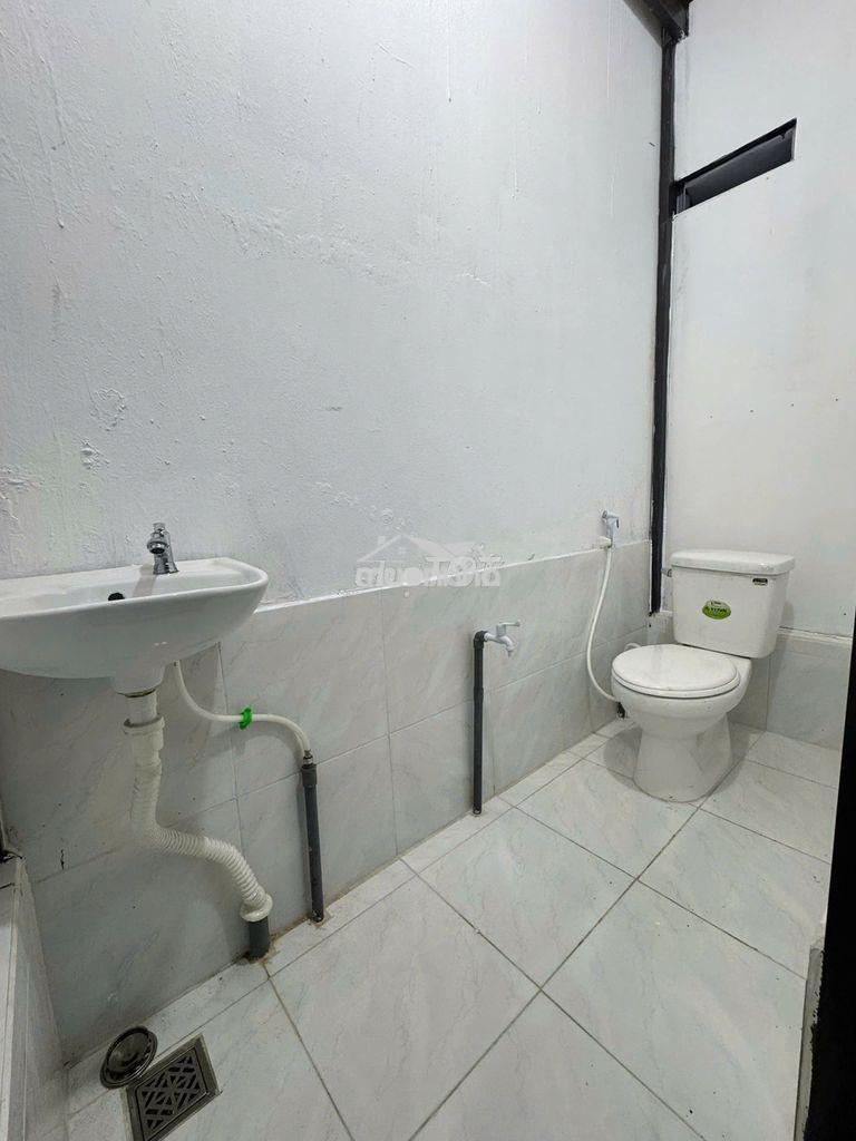 Cho thuê nhà nguyên căn mặt tiền đường dc11 gần kcn tân bình