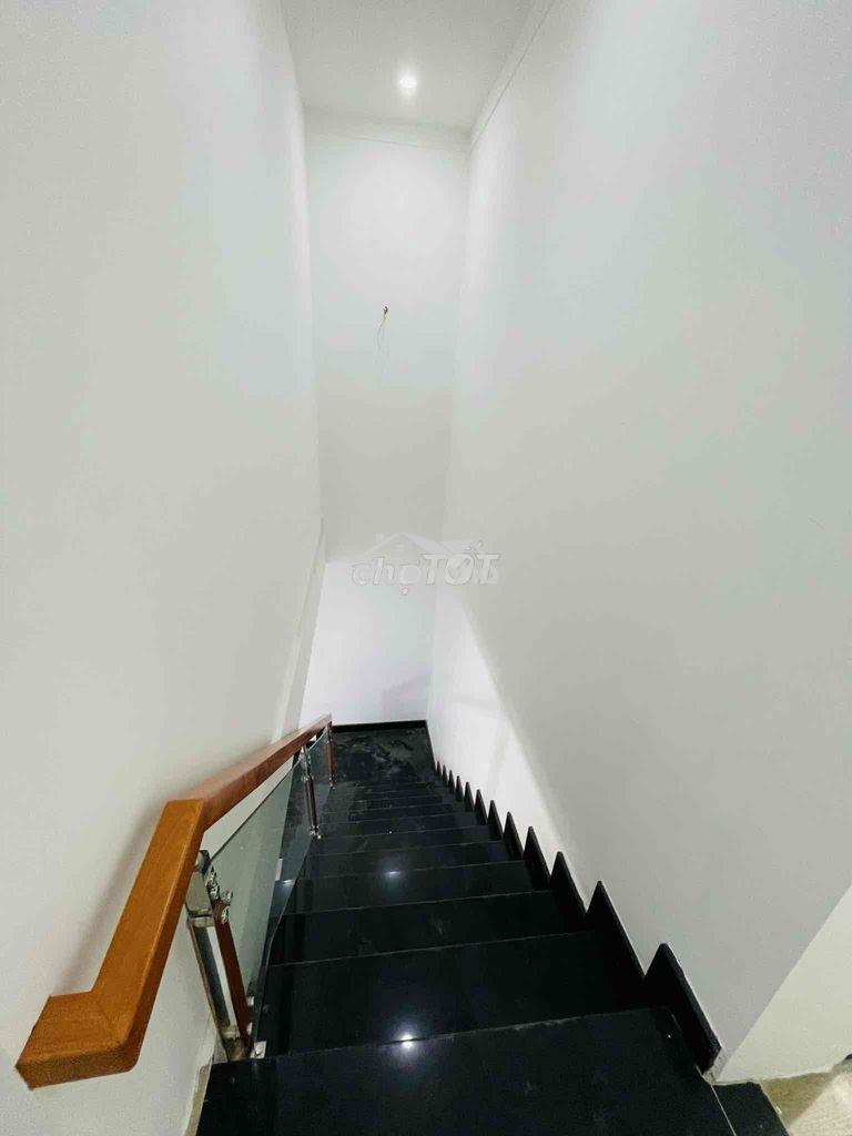 Bán nhà 1 trệt 1 lầu p. phú hoà đối diện chung cư happy one central - 4
