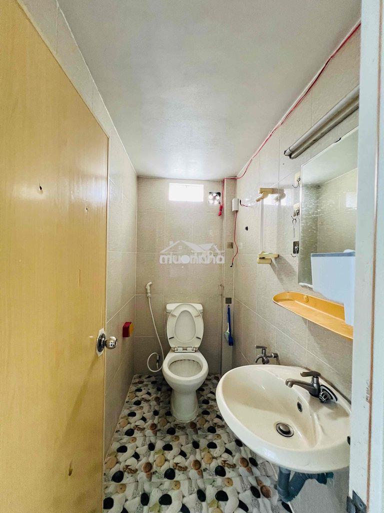 Bán nhà hẻm sau lưng căn mặt tiền lãnh binh thăng q11 - 2