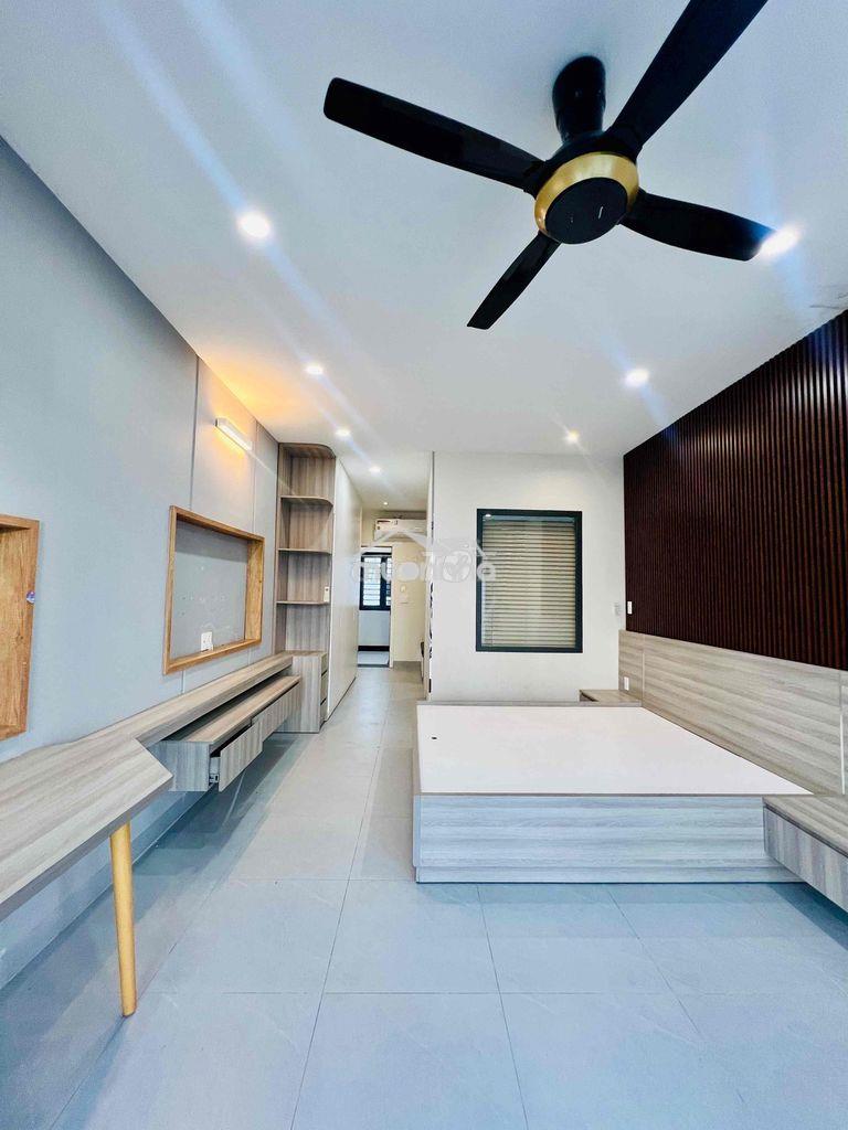 Cho thuê nhà dt 4x16 1trệt 1lửng 3lầu 3pn 5wc sẳn nội thất y hình