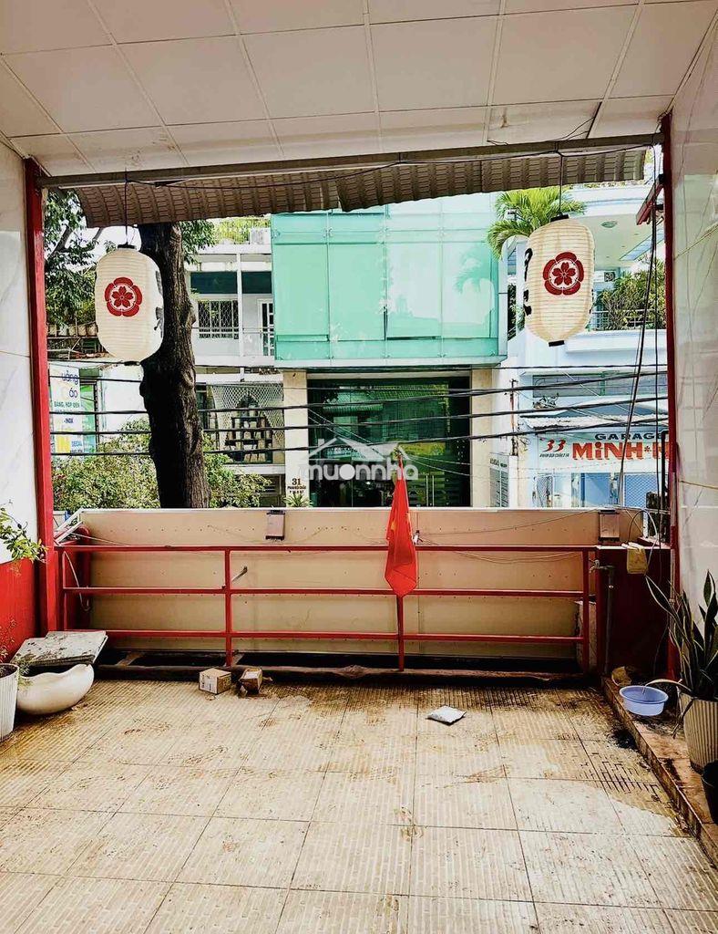 Phòng lầu 1 : 4x14m . ban công cực lớn , 1 phòng ngủ , 1wc