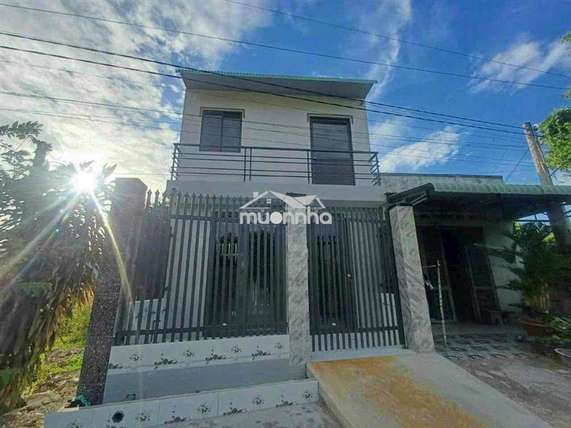 Nhà gác lửng gần trường học, chỉ 800 triệu