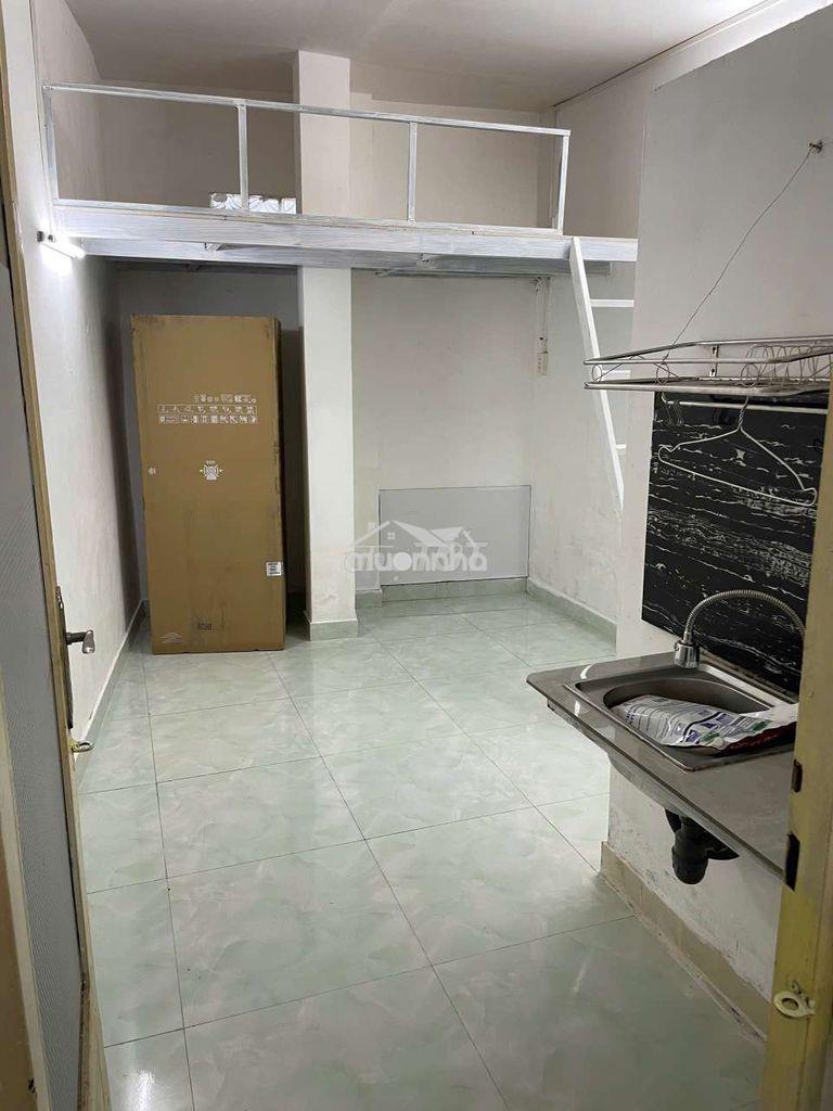 Phòng cho không chung chủ, tầng trệt, máy lạnh, tolet riêng