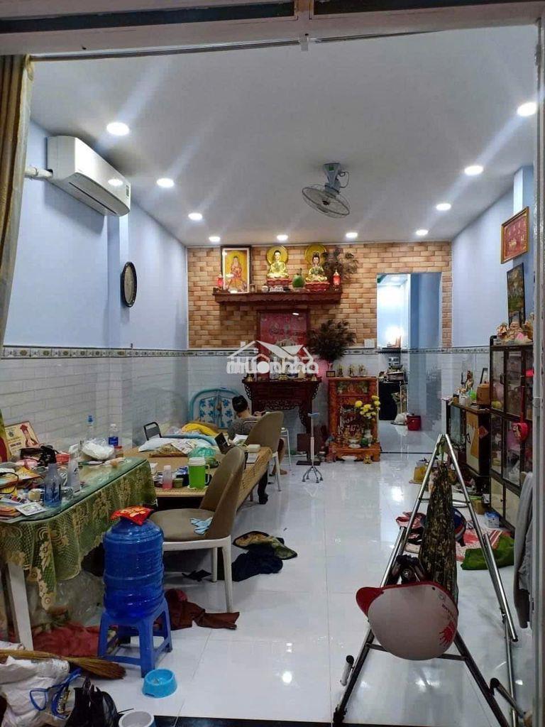Nhà bán hẽm lạc long quân. dt : 4 x 17m - 4