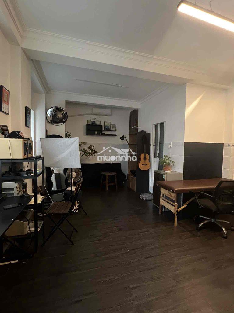 Mình cho thuê studio ở tầng 1 ( 25m2) để kinh doanh giá cả là 9tr/thán - 4