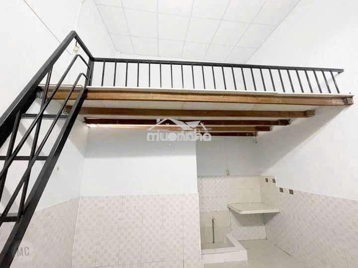 Lên 1 căn nhà có 6 phòng trọ  phía sao   thu nhập 15 triệu tháng