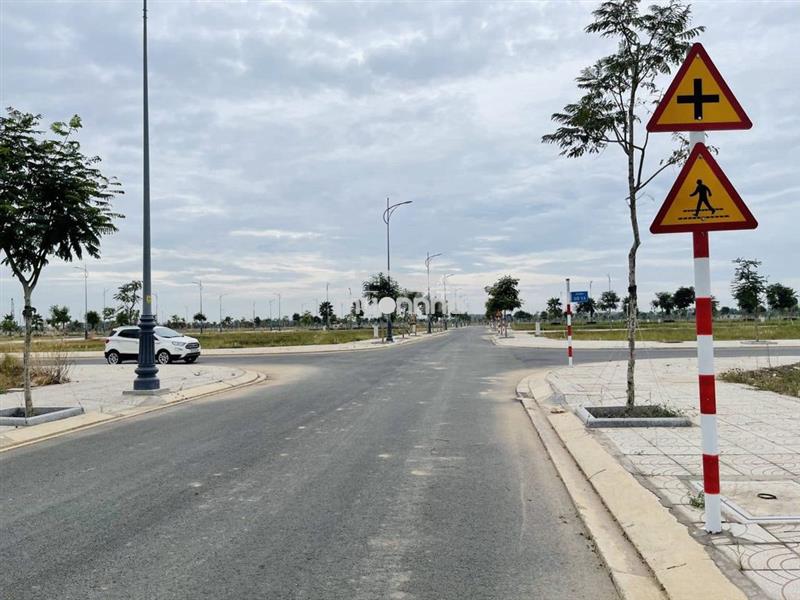 Thanh lý nền 100m2 5x20,vị trí đẹp, giá chỉ 1,5 tỷ bao thuế phí,sổ sẵn