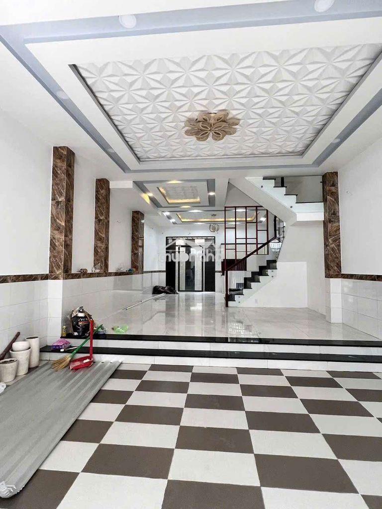 Nhà mới đẹp, 2 lầu sân thượng 4pn 4wc hẻm xe hơi