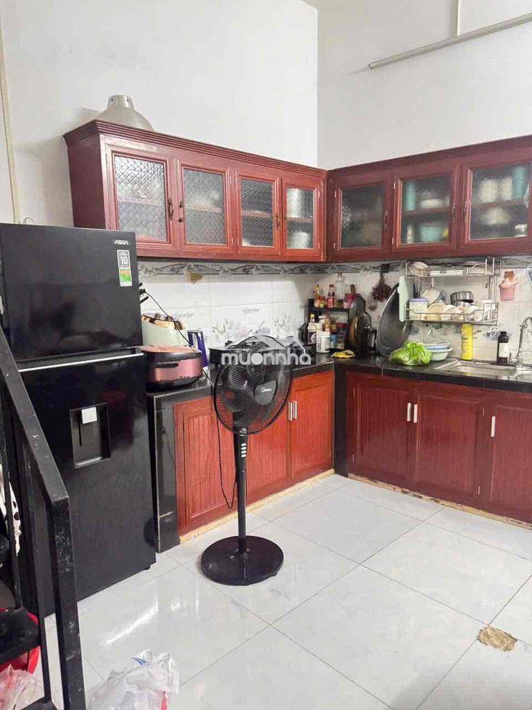 Bán nhà tặng nội thất