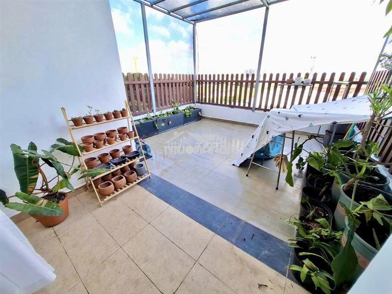 Cho thuê căn góc 2pn, sân vườn riêng, luxgarden q7, có sẵn 