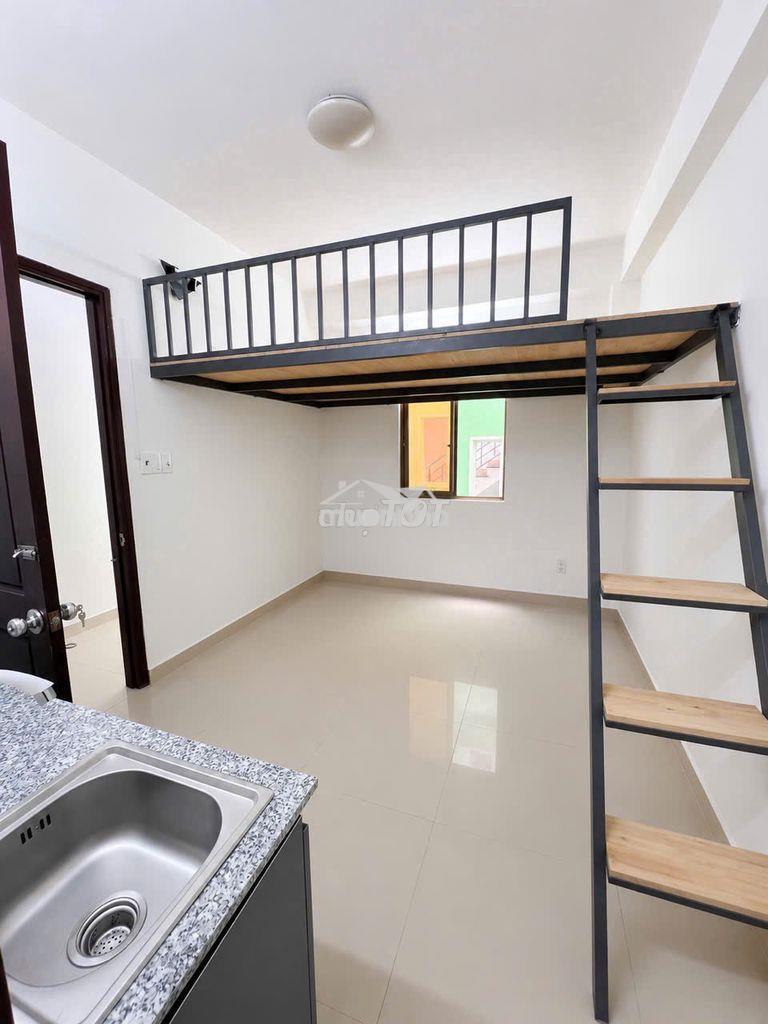 Phòng cửa sổ trời máy lạnh thang máy giá rẻ gần cv làng hoa
