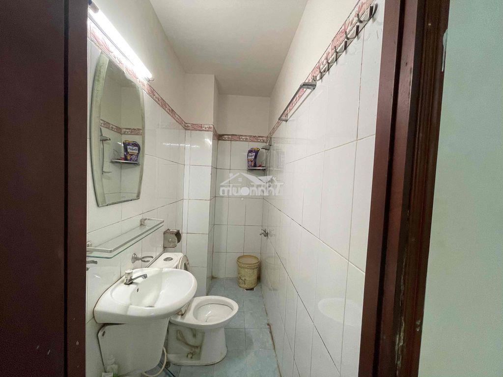 Phòng 20m2 có toilet riêng ở lầu 2 gần parcmall quận 8 - 4