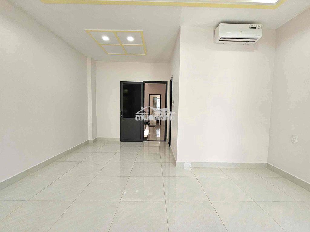 Văn phòng 20m2, có cửa sổ, thang máy, m. lanh, hầm xe. giá 6 tr - 2