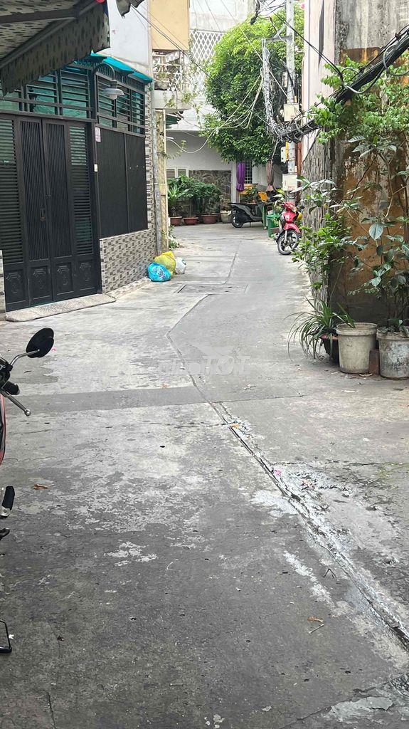 Nhà 5 tầng 5m x 4 m sát hẻm xe hơi huỳnh văn bánh phú nhuận 3,5 tỷ.