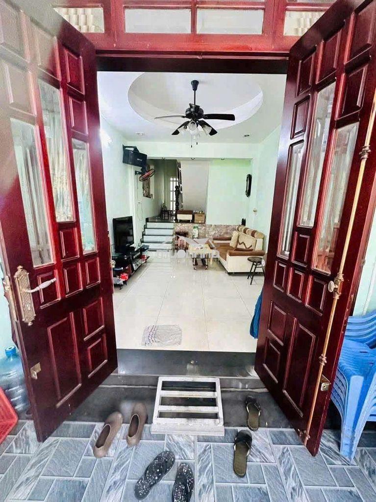 Hơn 5 tỷ, nhà gò vấp, hẻm lớn,khu phân lô dt gần 50m2, nhà 2 tầng  - 2