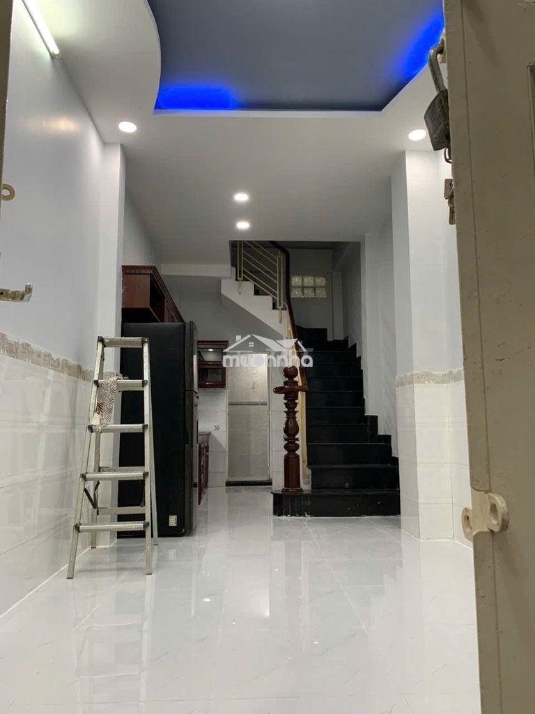 Nhà nguyên căn 4 tầng đúc ngay trung tâm quận 1  - 2