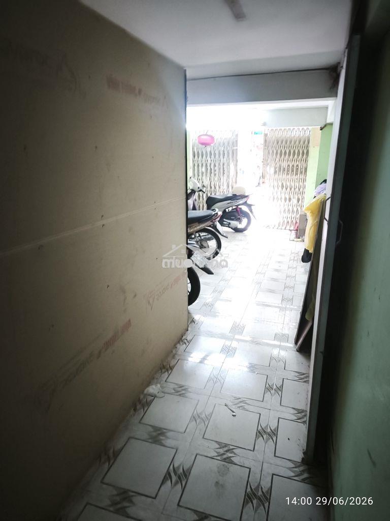 P lâu 3, wc  chung với 1 người nguyên tri phương chợ nhật tảo  - 4