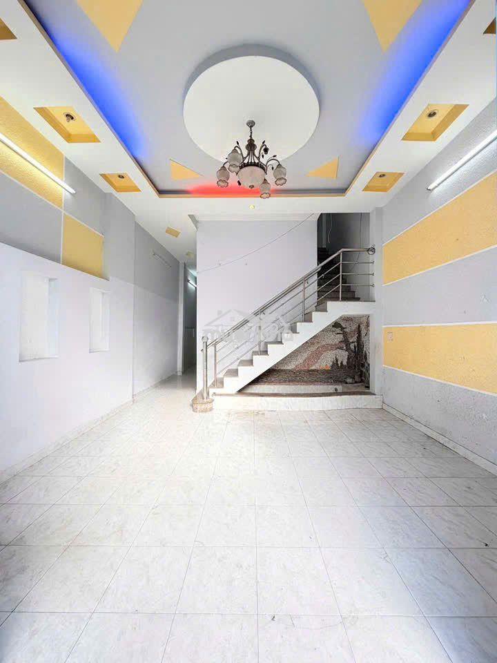 Bán nhà 1 lầu  - dt: 5x15m. sát quận 7 giá : 4 tỷ 950 tr - 4