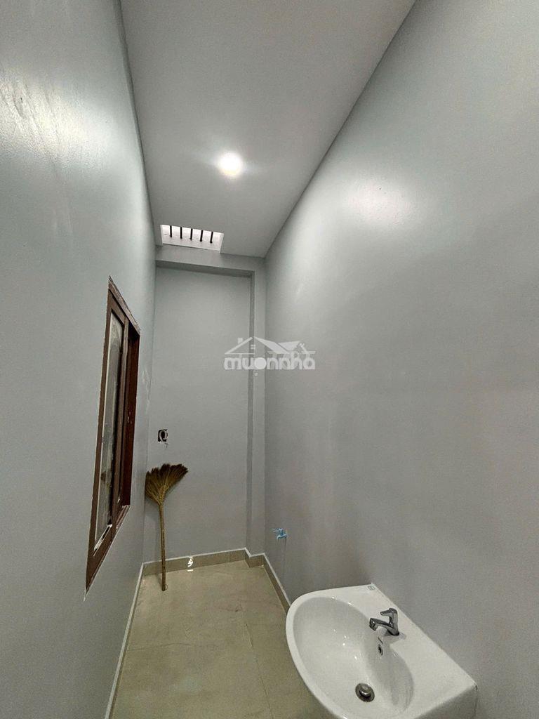 Bán gấp nhà ngay ngã tư bốn xã - lê văn quới - dt 75m2 - trệt lầu 3 pn - 3
