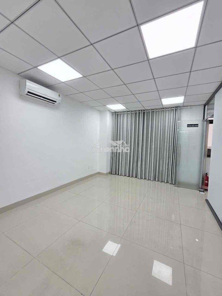 Văn phòng tầng 3 7x15m sàn có sẵn vách kính ngăn 2 phòng giá 14 triệu - 4