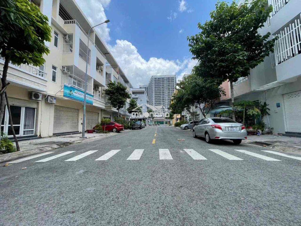 Bán nhà phố 4 tầng 2 mặt tiền unitown ngay trung tâm thành phố mới - 3