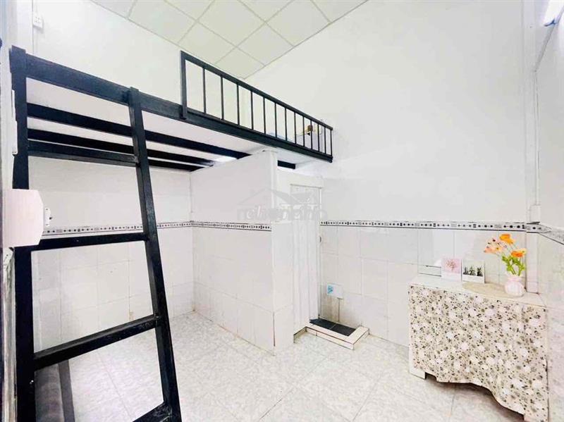 Phòng nguyên căn gác cao không đụng đầu