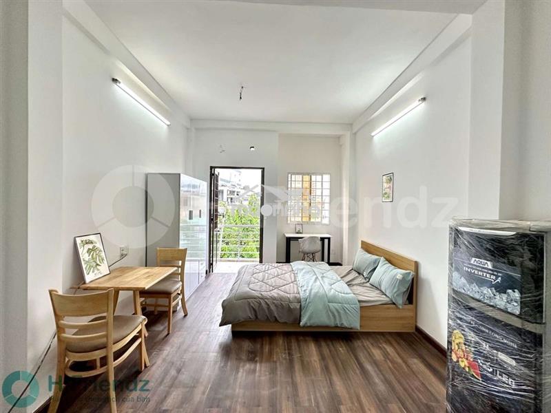 Cho thuê căn hộ có balcony cửa sổ , rộng 28m2 ,đường lý thái tổ q10