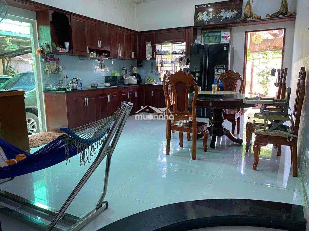 Cho thuê biệt thự-p.vĩnh phú! dt:400m2- có 5 phòng ngủ-5 wc có nội thấ - 3