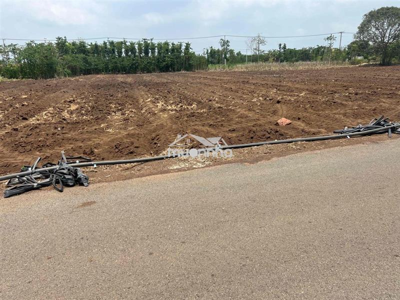 Bán đất mặt tiền đường gần vòng xoay ngã 6 . giá rẽ .