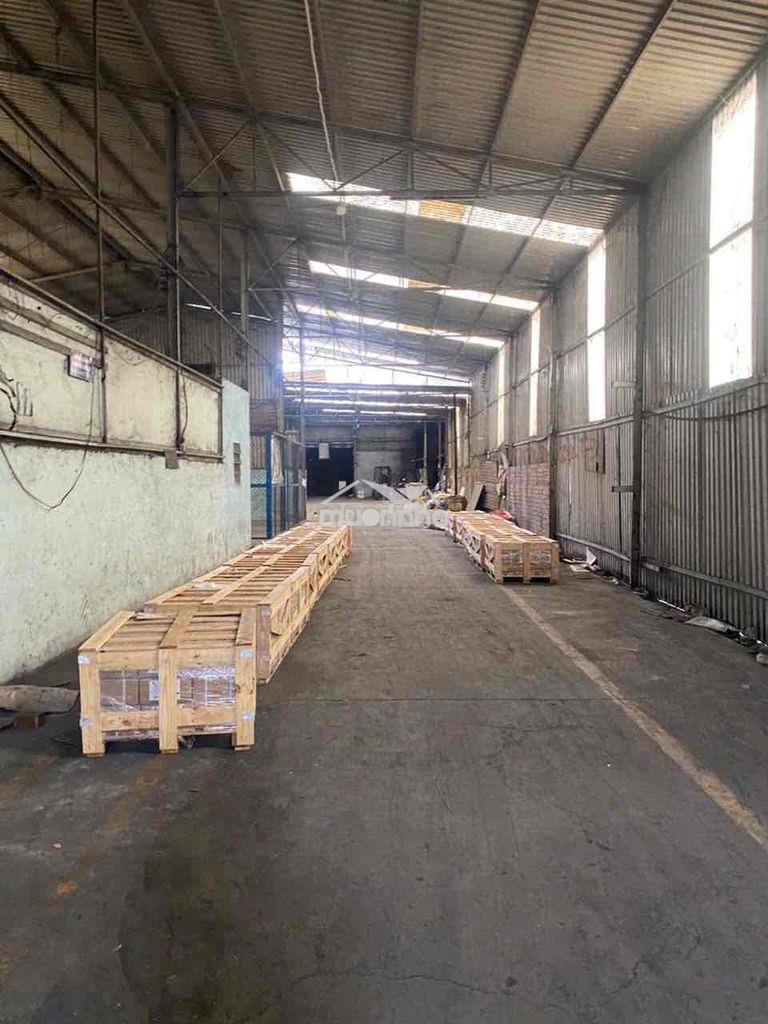Cho thuê kho-xưởng (như hình) dt:300m2 và 550m2- 850m2 đường xe lớn và - 2