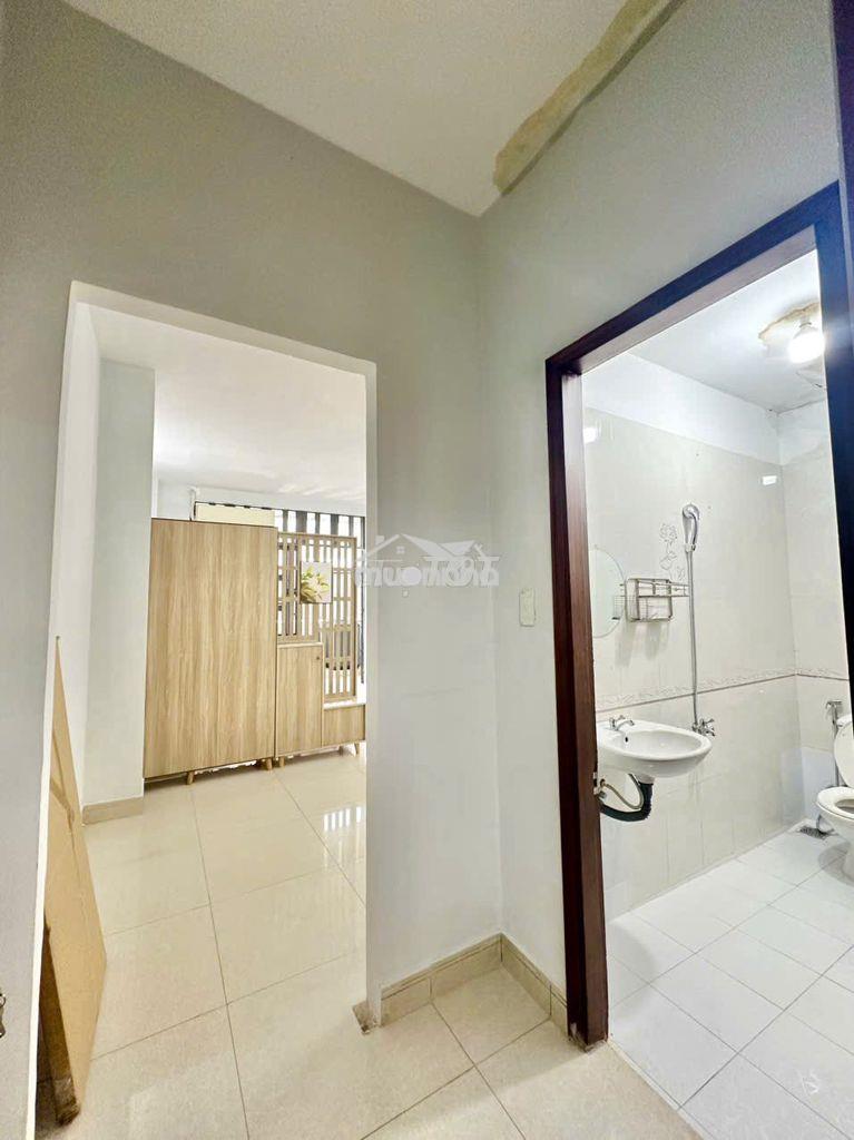 Căn hộ full nối thất tách bếp cửa sổ lớn đinh bộ lĩnh sát q1