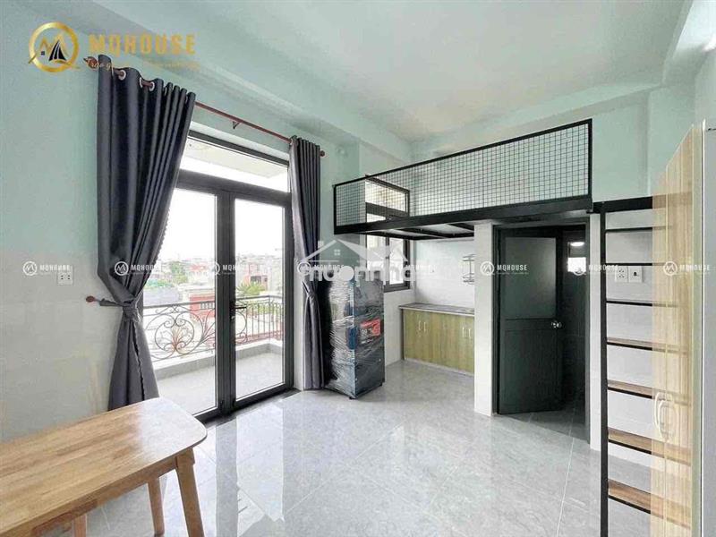 Phòng ban công gác lớn mới xây đầy đủ nội thất ngay công viên phần mềm