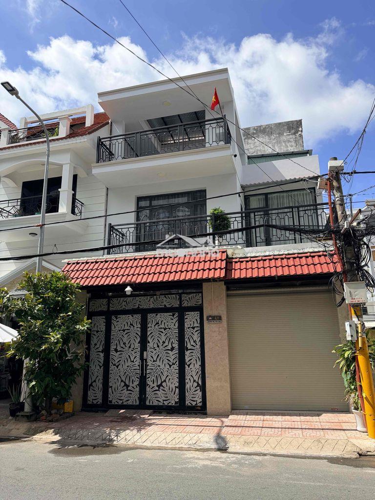Bán nhà ngang 8m cạnh công viên bình phú