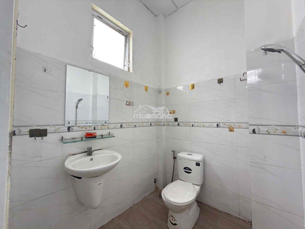 Gác cao đứng được_kế đại học nttu_nhà xe thang máy_tô ngọc vân - 4