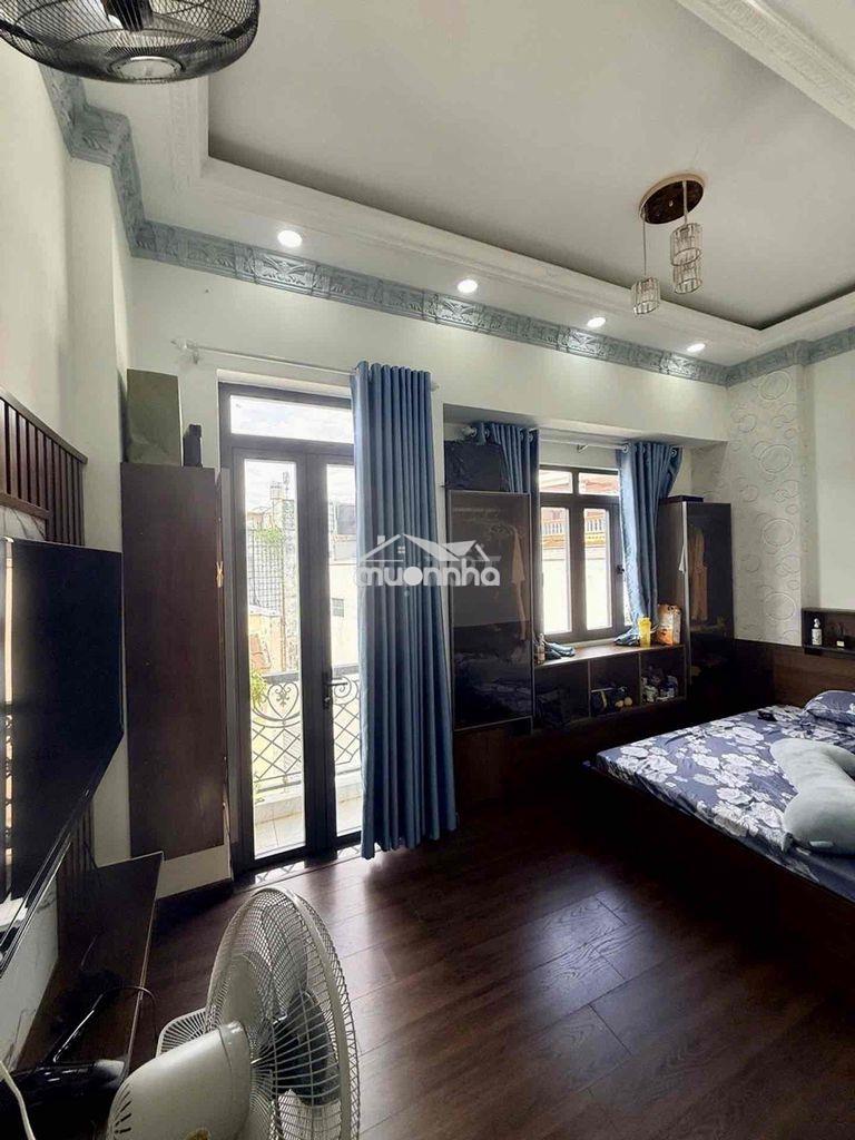 Hơn 5 tỷ - 4 tầng sân thượng - ngang gần 5m - sát mt huỳnh tấn phát - 4