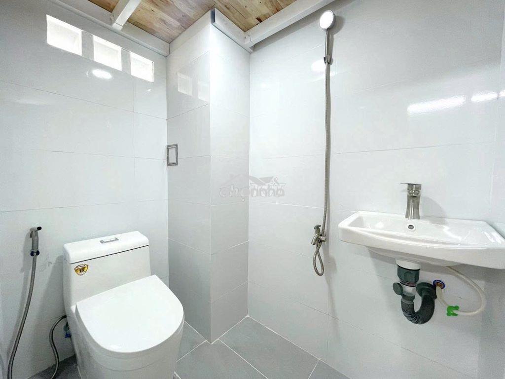 Phòng gác cao cuối lý thánh tông gần vhu, huflit, đầm sen. giá 3x - 4