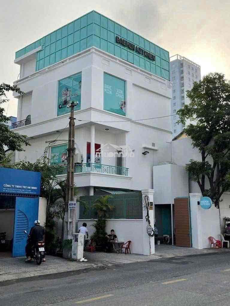 Góc 2 mặt tiền quận 1, 120m2