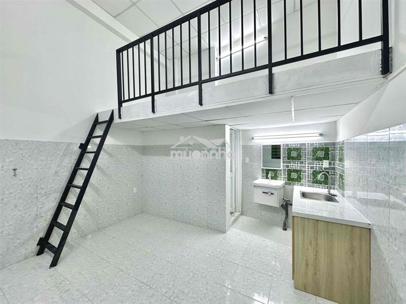 Duplex rộng 25m2 - gác cao 2m nằm ngay ngã tư hàng xanh tiện qua q1